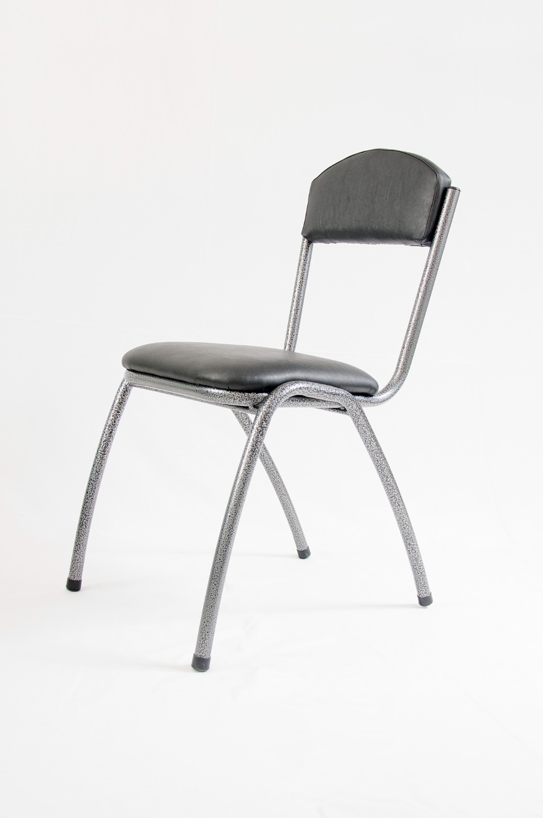 Silla apilable tapizada negra pintada